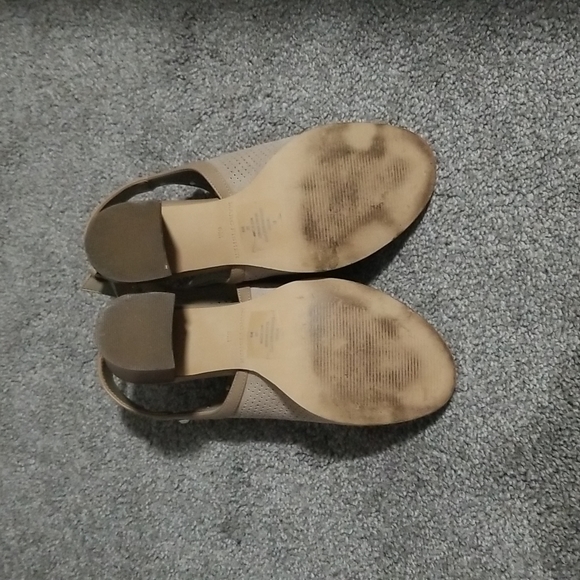 Marc Fisher Beige Suede Heeled Sandals 6M - Picture 9 of 10